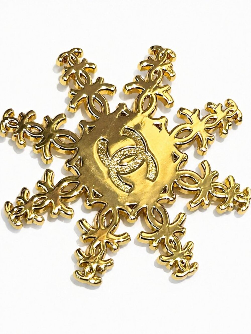 Chanel Beaute Snowflake pin/Brooch